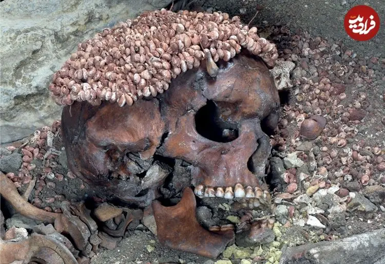 شاهزادۀ 28 هزارساله که با تاج صدف در غار پیدا شد