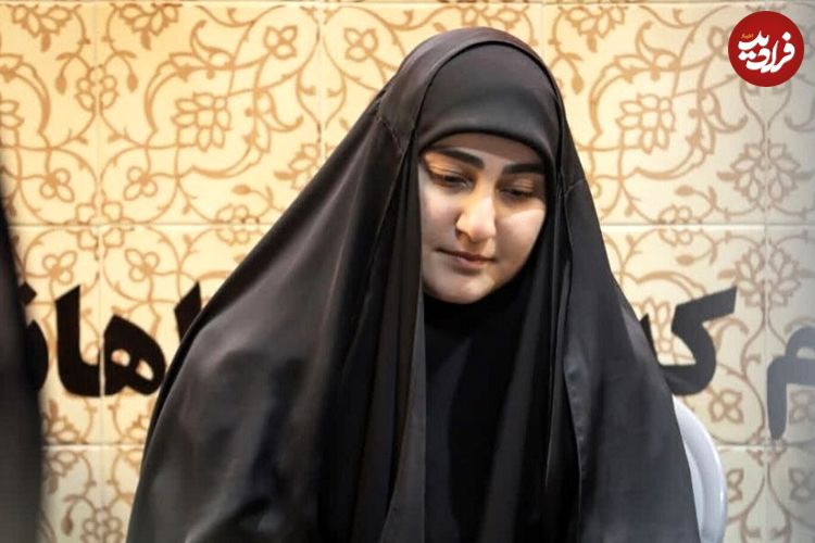 عکس؛ سفر زمان؛ دیدار «عزت الله ضرغامی» با «زینب، دختر سردار سلیمانی»؛ سال 1399