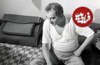 عکس؛ سفر در زمان؛ «حمیدرضا پهلوی» در حال گفتگو با خبرنگارها در زندان اوین؛ سال 65