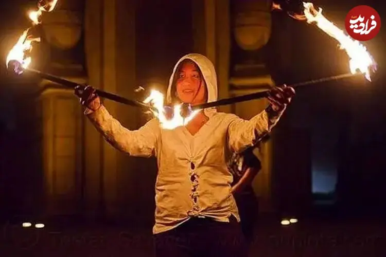 ببینید| شعله‌ور شدن لباس اجراکننده رقص آتش