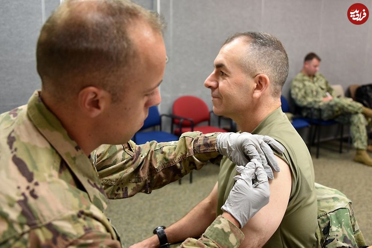(ویدئو) آبروریزی عجیب و خنده دار سرباز غول پیکر آمریکایی هنگام تزریق واکسن!