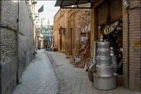 عکس| سفر زمان؛ عبور یک زن از یکی از کوچه‌های دزفول؛ 91 سال قبل