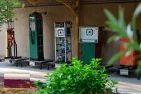 عکس؛ سفر در زمان؛ پمپ بنزینی در آبیک قزوین در سال ۱۳۴۷