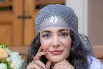 عکس| سفر زمان؛ «لیندا کیانی» 36 ساله در کنار مادرش در حرم امام رضا (ع)؛ سال 95