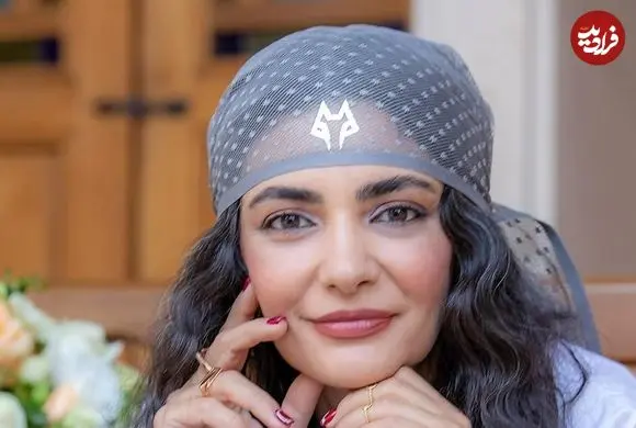 عکس| سفر زمان؛ «لیندا کیانی» 36 ساله در کنار مادرش در حرم امام رضا (ع)؛ سال 95