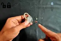 (ویدئو) یک روش استادانه برای باز کردن قفل بدون کلید