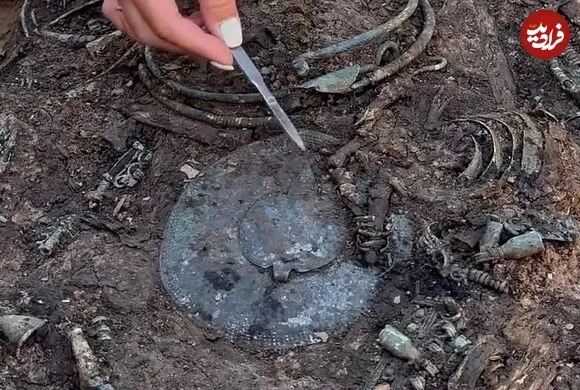 کشف «دریچۀ نقره‌ای به سوی جهان آخرت» در یک قبر 1300 ساله