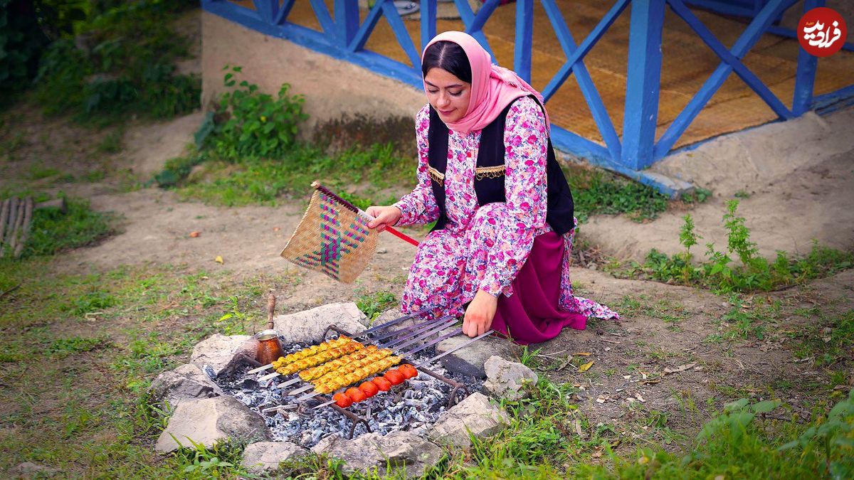 ببینید؛ غذای روستایی در ایران؛ تهیه کباب کوبیده مرغ در روستایی جنگلی