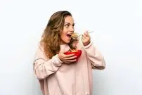 ایستاده غذا خوردن این بلاها را سر بدن می‌آورد