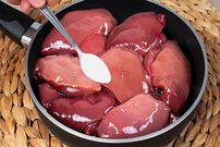 ببینید؛ دستور پخت یک غذای اسپانیایی با 800 گرم جگر مرغ برای آنهایی که جگر مرغ دوست ندارند!