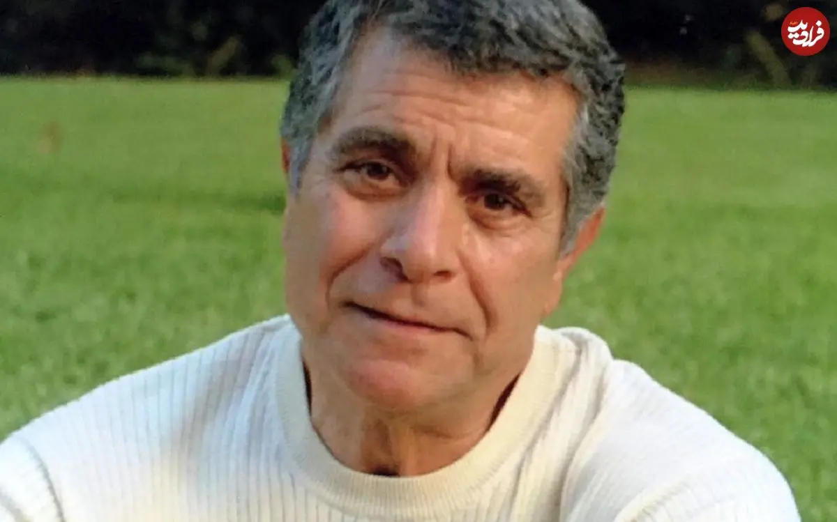 عکس| سفر در زمان؛ «بهروز وثوقی» بعد دریافت دکتراى افتخارى هنر از دانشگاه اورنج کانتى کالیفرنیا؛ سال 95