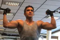 (عکس) تمرینات باورنکردنی احمدرضا عابدزاده در ۵۸ سالگی