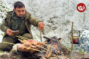 (ویدئو) نمایی دیدنی از تهیه جوجه کباب در کوهستان های آذربایجان به یک روش ویژه