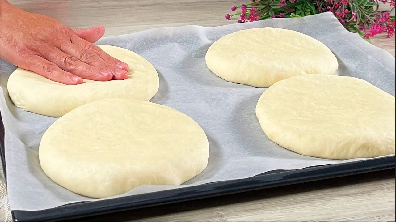 (ویدئو) فرآیند درست کردن یک نان خیلی خوشمزه و ساده در منزل
