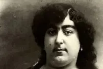 عکس؛ سفر در زمان؛ دوچرخه‌سواری دختر سرکش ناصرالدین‌شاه