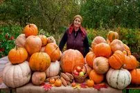 ببینید| غذای روستایی در آذربایجان؛ پخت یک غذای خاص با کدو تنبل، برنج و گوشت بره در تنور