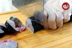 ببینید| غذای خیابانی در آمریکا؛ برش ماهرانه مارماهی و پخت دو نوع غذا با آن در نیویورک