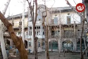 عکس| سفر به ایران قدیم؛ نمایی از «عابران، خودروها و گراند هتل قزوین»؛ سال 1335