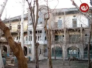 عکس| سفر به ایران قدیم؛ نمایی از «عابران، خودروها و گراند هتل قزوین»؛ سال 1335