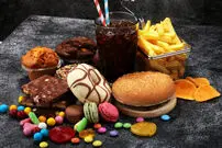 به هیچ وجه به این خوراکی‌های خوشمزه لب نزنید: سرطان و زوال عقل در کمین!