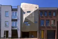 عکس؛ خانه ای که زیبا نیست اما یک اثر هنری است!