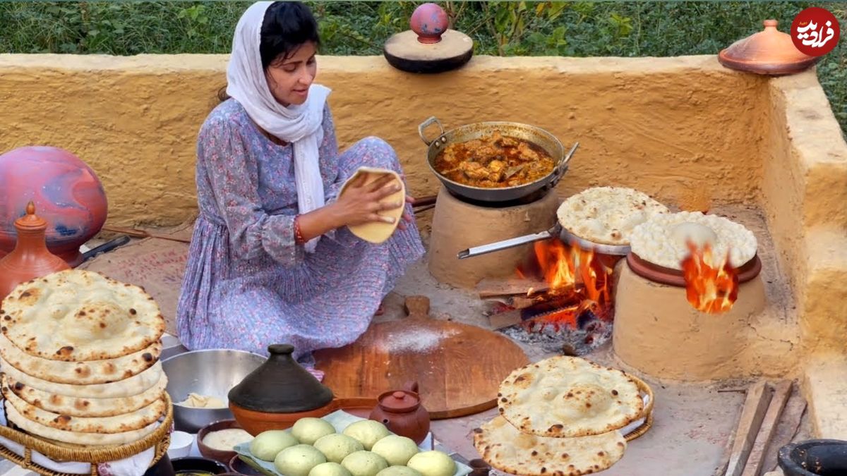 ببینید؛ غذای روستایی در هند؛ پخت خوراک مرغ کاری و نان تازه توسط بانوی روستایی