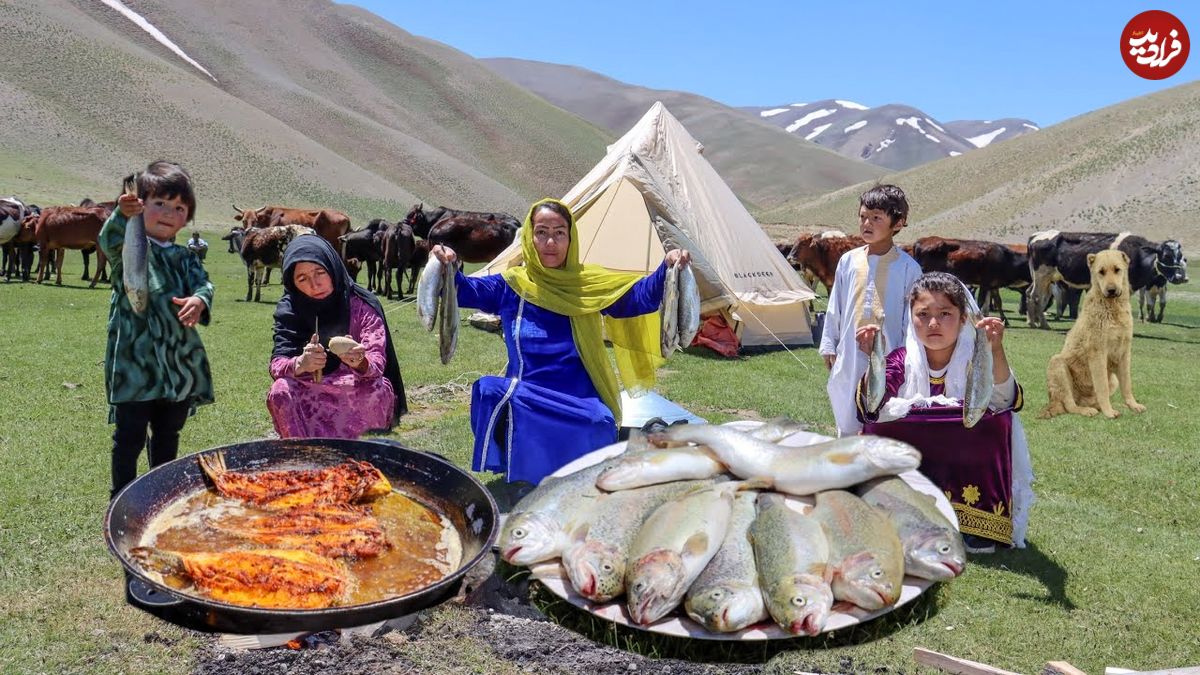 ببینید؛ غذای عشایری در افغانستان؛ پخت ماهی قزل آلا و سیب زمینی در طبیعت