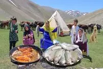 ببینید؛ غذای عشایری در افغانستان؛ پخت ماهی قزل آلا و سیب زمینی در طبیعت