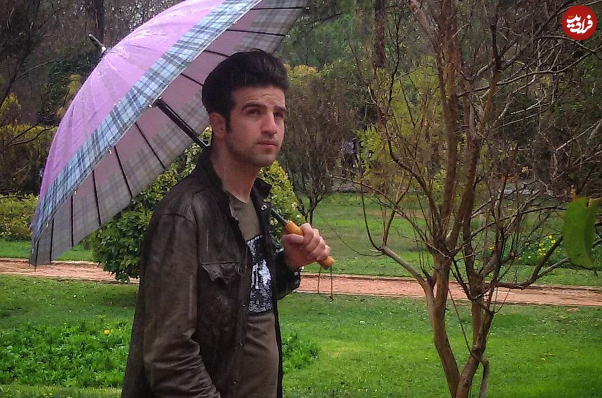 عکس| سفر در زمان؛ «حامد» سریال آوای باران در کنار آرامگاه کوروش کبیر؛ سال 96