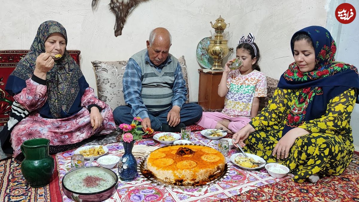 ببینید| غذای روستایی در ایران؛ پخت گردو پلو با مرغ