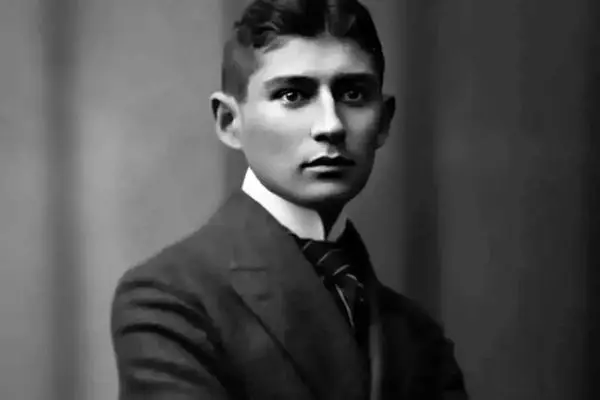 کافکا و حقیقت تلخ: چرا انسان‌ها به «دروغ‌های شیرین» پناه می‌برند؟