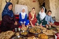 ببینید| غذای روستایی در افغانستان؛ پخت یک خوراک سنتی با بادمجان در غار