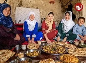 ببینید| غذای روستایی در افغانستان؛ پخت یک خوراک سنتی با بادمجان در غار