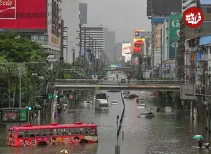 ببینید| غرق شدن خودروها در پی بارش باران در تایلند