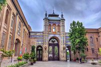 عکس؛ سفر در زمان؛ تصویری قدیمی از سردر باغ ملی تهران در سال ۱۳۰۵