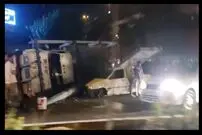(ویدئو) چپ شدن تریلی روی پراید و خودرو شاسی بلند