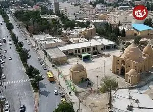 عکس| سفر زمان؛ زن دامغانی در آستانۀ در خانه‌اش؛ 94 سال قبل