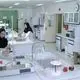عکس| سفر زمان؛ تصویر جالبی از یک داروساز ایرانی پشت میز کارش؛ 90 سال قبل