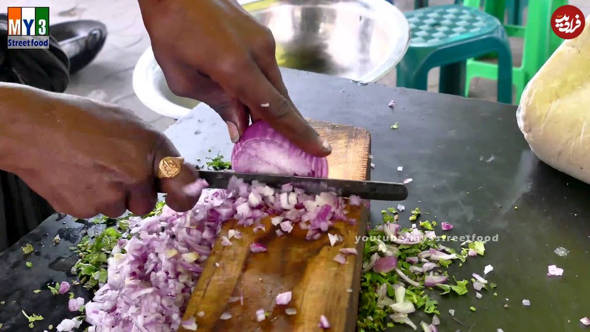 (ویدئو) سرعت شگفت انگیز این آشپز خیابانی هندی در برش زدن پیاز