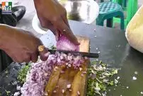 (ویدئو) سرعت شگفت انگیز این آشپز خیابانی هندی در برش زدن پیاز