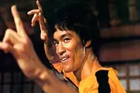 عکس| سفر در زمان؛ «بروسلی» سر صحنه فیلم «اژدها وارد می‌شود»؛ سال 1351