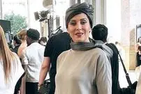 عکس| سفر زمان؛ تیپ و چهره «مهتاب کرامتی» 26 سال قبل در حال دریافت جایزه
