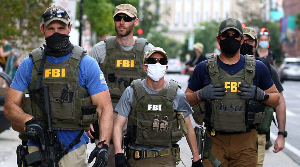 (عکس) ارتش آهنین FBI وارد میدان می‌شود