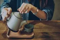 نوشیدن چای در این شرایط سرطان‌زا است