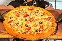 ببینید| غذای خیابانی در ایران؛ پخت پیتزا توسط یک آشپز مشهور