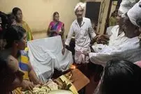 (تصاویر) ازدواج عجیب و باورنکردنی دو جسد 
