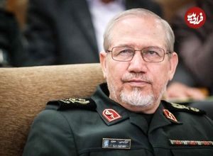 عکس؛ سفر در تاریخ؛ «سرلشکر رحیم صفوی» با کلاشینکف در جبهه؛ دهه 60