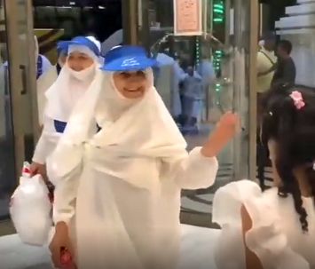 (ویدیو) استقبال از مسافران ایرانى با سرود و قهوه عربى!