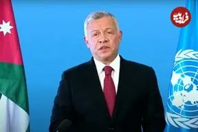 عکس| سفر در زمان؛ «ملک عبدالله، پادشاه اردن» در کنار همسرش و در یک پرورشگاه؛ سال 1378