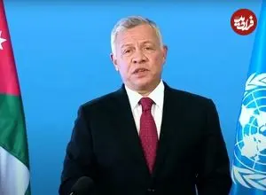 عکس| سفر در زمان؛ «ملک عبدالله، پادشاه اردن» در کنار همسرش و در یک پرورشگاه؛ سال 1378